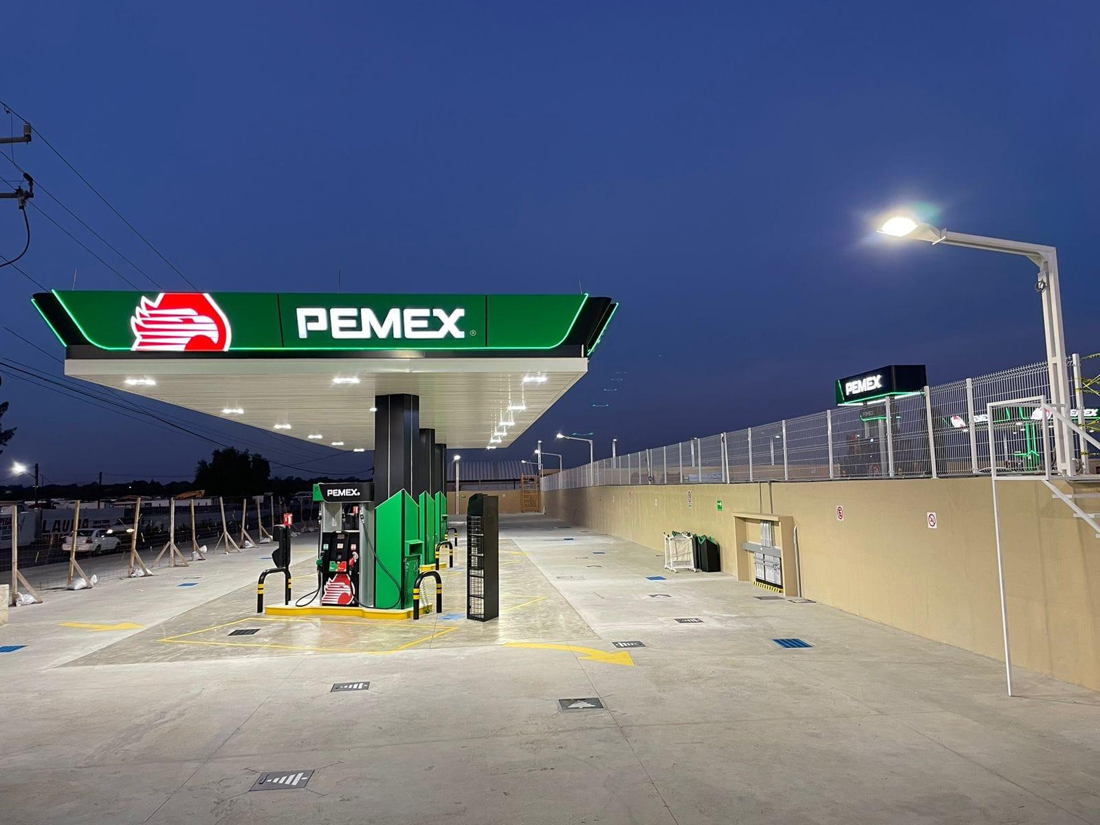 Estación Perseo iluminada de noche tras la ampliación