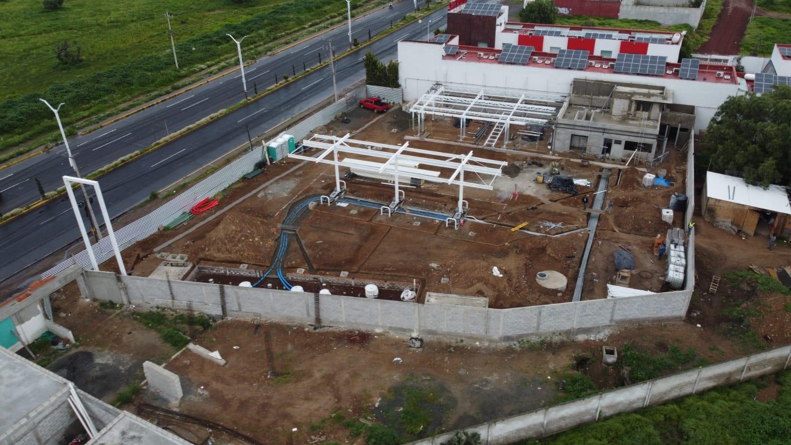 Estructura de la techumbre e instalaciones en proceso