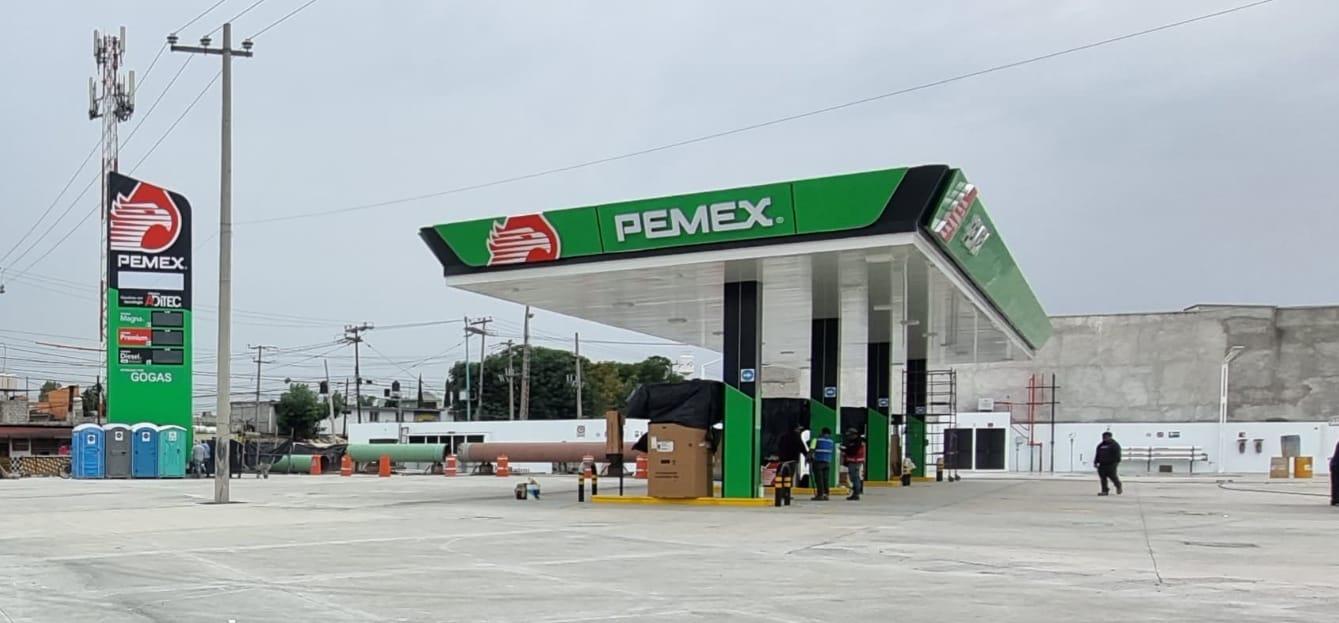 Techumbre de despacho con imagen Pemex en Los Pibiles